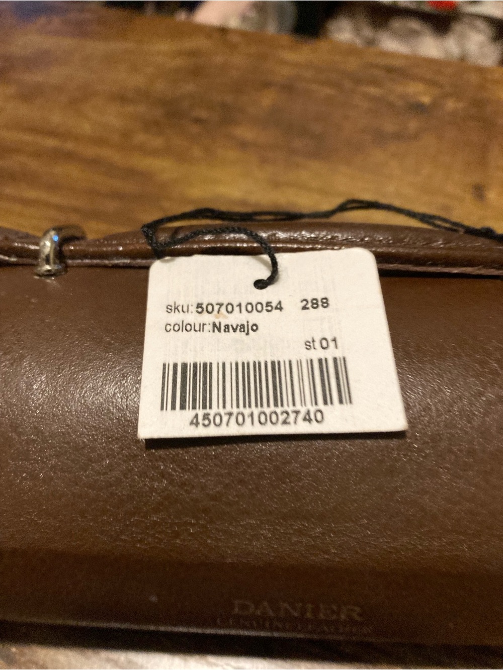 Danier genuine leather cylindrical jewelry case - Picture 14 of 14